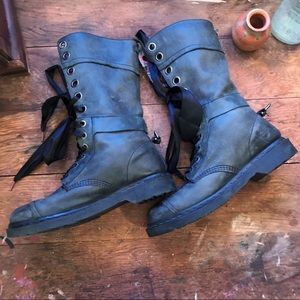 Doc Marten Triumph 1914 plaid-lined moto boot